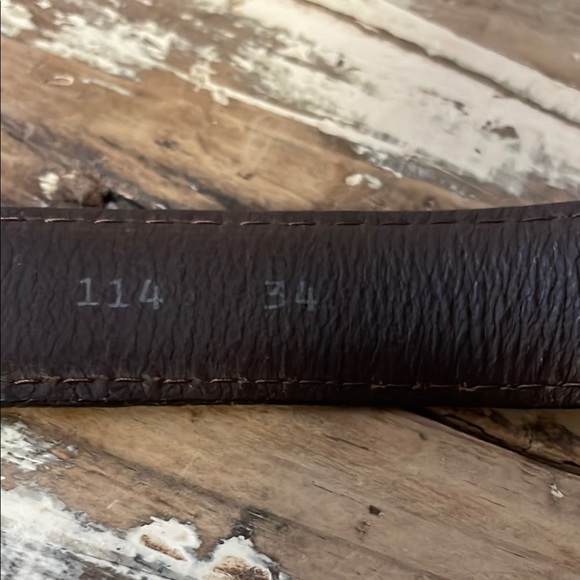 Brown Leather Belt with Textured Finish and Metal Buckle - Picture 4 of 7